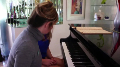 Daisy Layne gets her pussy licked by piano teacher