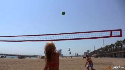 Slutty volleyballer Aleksa Diamond tamps on a dong