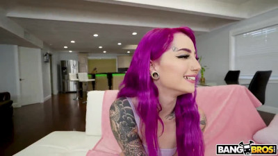 Purple haired babe adore blowjob