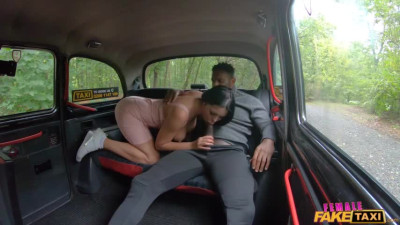 Kira Queen sucking a BBC in the back of her taxi