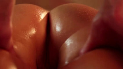 Oiled beauty Daphne Klyde getting sexy oily massage of her life