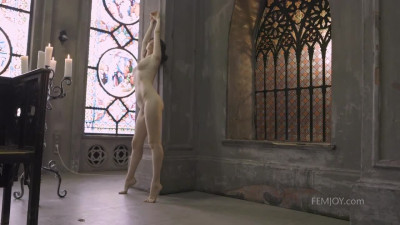 Sexy Serena Wood does some sacrilegious nude posing in the church