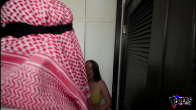 Black Arab guy gets head from blonde girl Alice Merchesi half his size