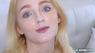 Hot solo blonde Kate Bloom masturbate her pussy