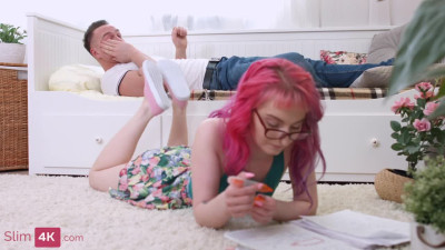 Pink haired bookworm Alien Fox fucks a hot stud