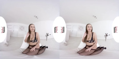 Sexy brunette MILF Tina Kay having some fun in VR