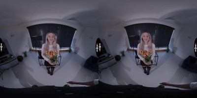 Blonde hottie Micky Muffin showing off her fucking skills in VR