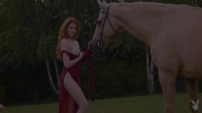 Heidi Romanova shows her sexy body to a horse